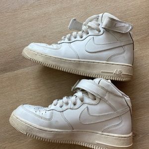 White Nike Air Force 1